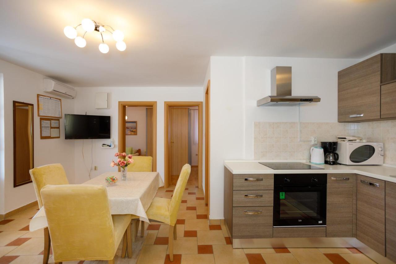 Apartmani Bakran Krk Town Bagian luar foto