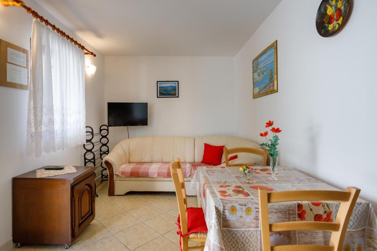 Apartmani Bakran Krk Town Bagian luar foto