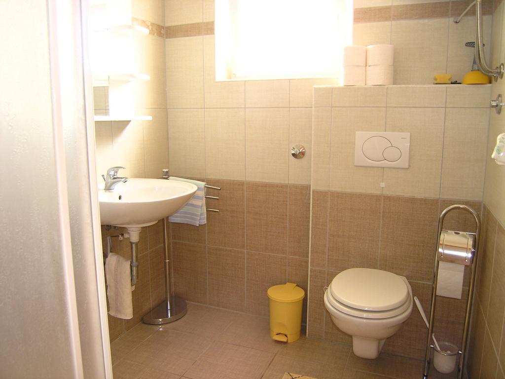 Apartmani Bakran Krk Town Bagian luar foto